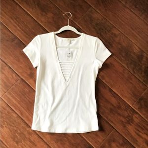 Nice modern top- NEW 🌹